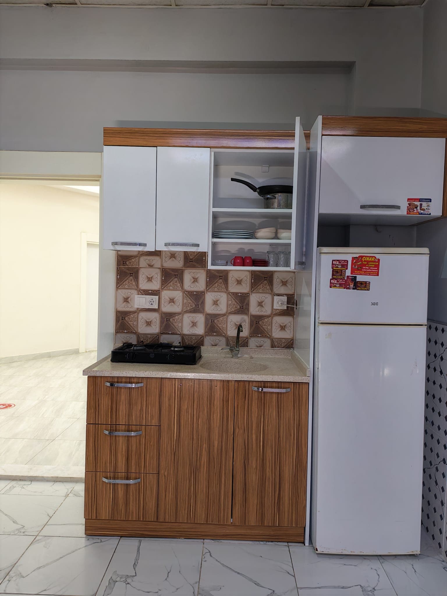 Dairenin mutfağı: fırın, ocak, buzdolabı ve gereçler