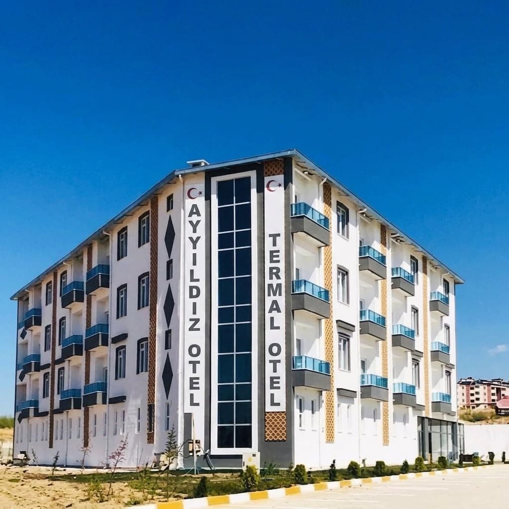 Tesis binası ve tabelası
